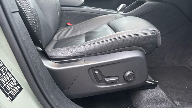 Volvo XC40 2.0 B4P Ultra Dark 5dr Auto Petrol Estate